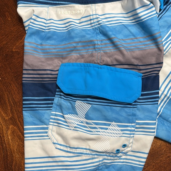 Mens Size 32 Under Armour Swim Shorts - Picture 3 of 3